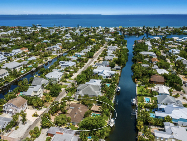 Waterside Vacation Home One Block to The Beach